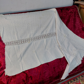 Скатерть, ткань х/б, кружево ручной работы, размер 83х172см. Пятна, повреждение ткани. СССР.